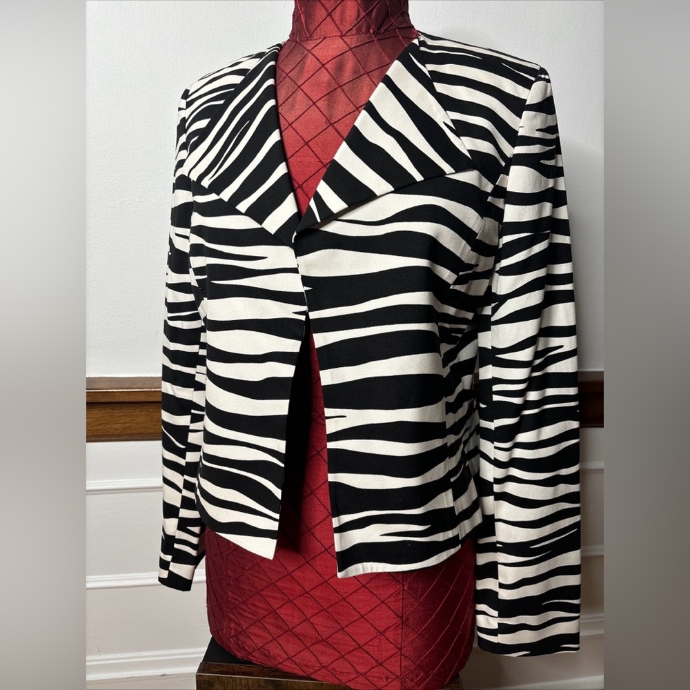Woman’s jacket Dana Buchman size 2